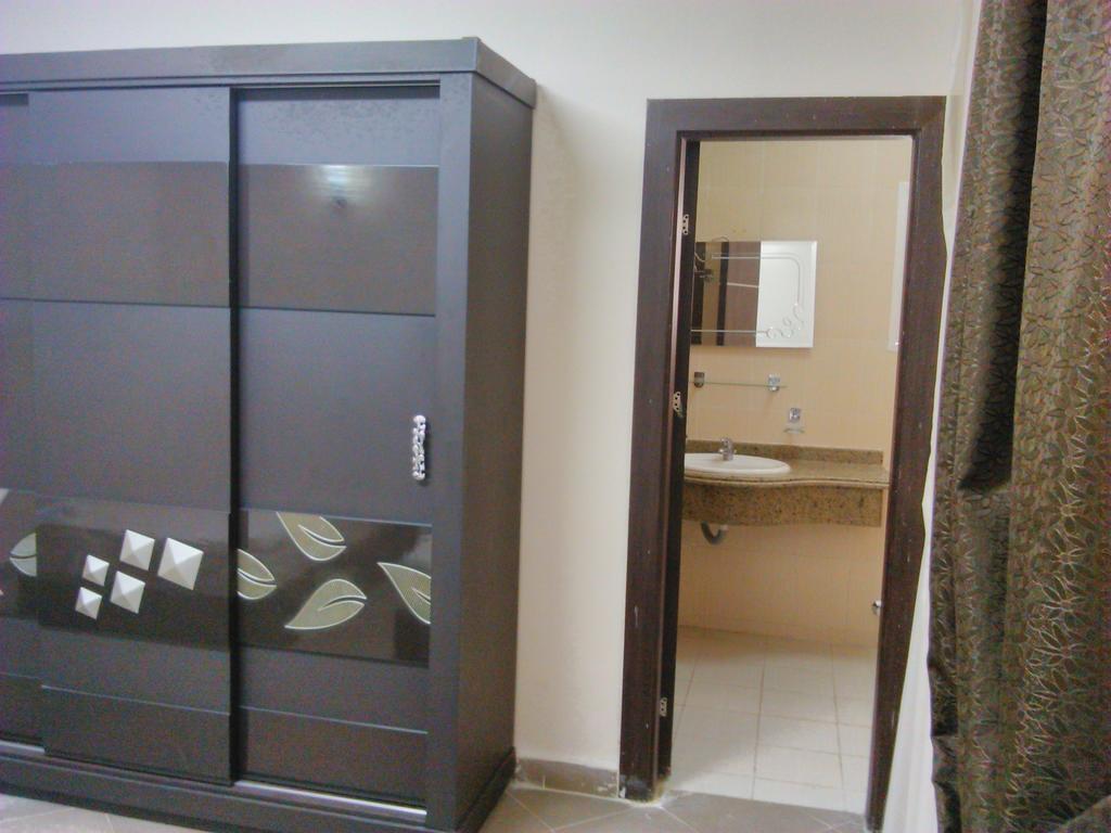 Three-Bedroom Apartment At Louly Beach Resort Айн Сохна Стая снимка