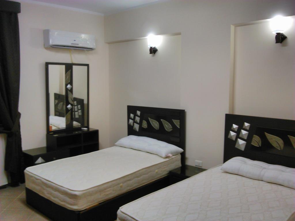 Three-Bedroom Apartment At Louly Beach Resort Айн Сохна Стая снимка