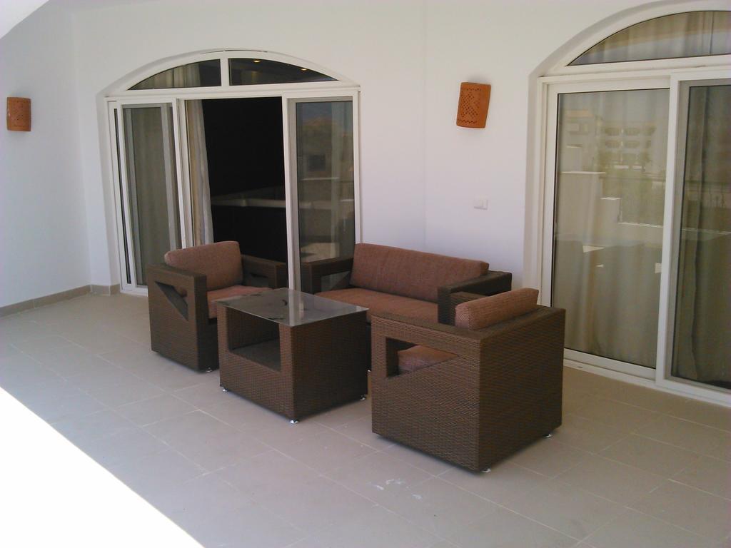 Three-Bedroom Apartment At Louly Beach Resort Айн Сохна Стая снимка