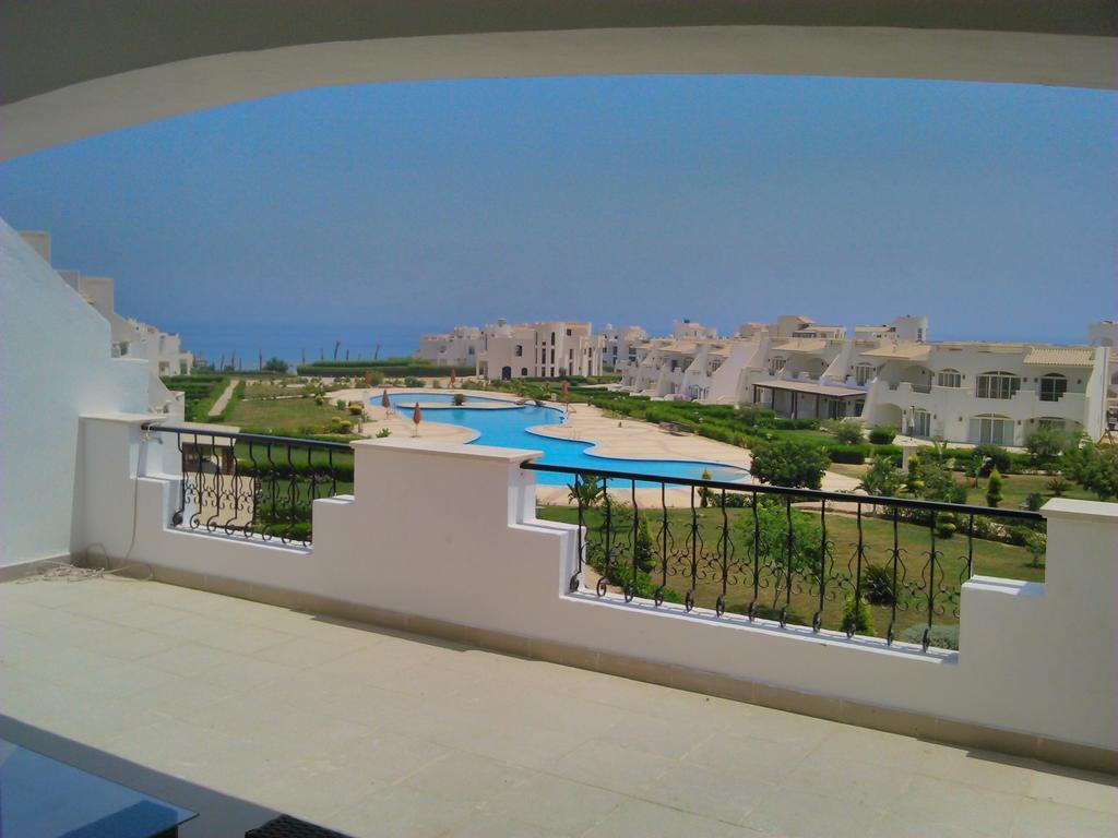 Three-Bedroom Apartment At Louly Beach Resort Айн Сохна Стая снимка